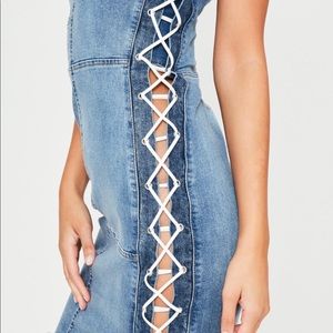 Stonewash Denim Dress with Lace Detail 🌸